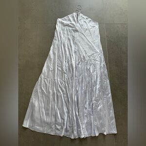 NWT Banaba republic 100% silk dress size L

Light lilac/violet color